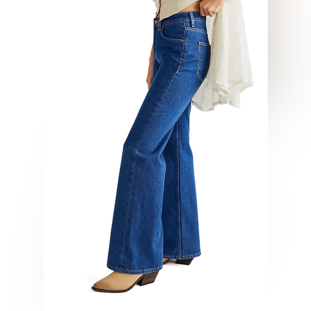 We the Free Ava high rise boot cut distressed size 27. Anthropologie